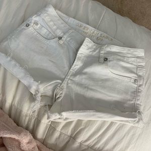WHITE JEAN SHORTS
